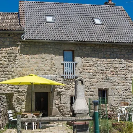 Le Des Jonquilles 6/8 Personnes * Peyre-en-Aubrac